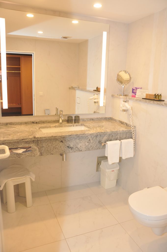 Badabdeckungen aus Granit in Schwerin gefertigt vom Steinmetz Kaulfersch