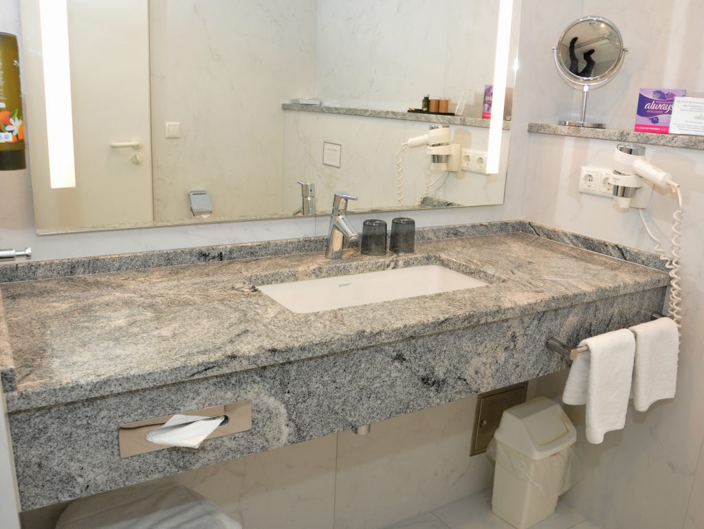 Badabdeckungen aus Granit in Schwerin gefertigt vom Steinmetz Kaulfersch